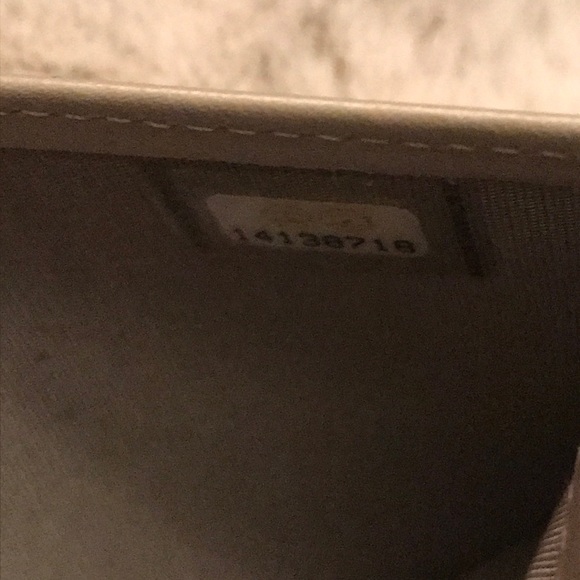 CHANEL - Pearl Bifold Wallet - Picture 12 of 13